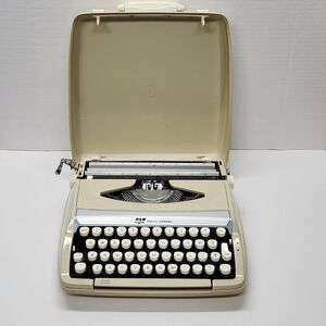 Vintage Smith-Corona Corsair Deluxe Portable Typewriter SCM Tan - FOR PARTS ONLY